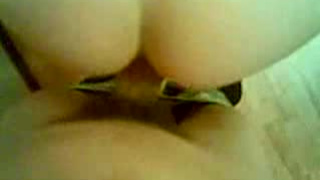 Воткнул член глубоко в рот и поимел шлюшку раком